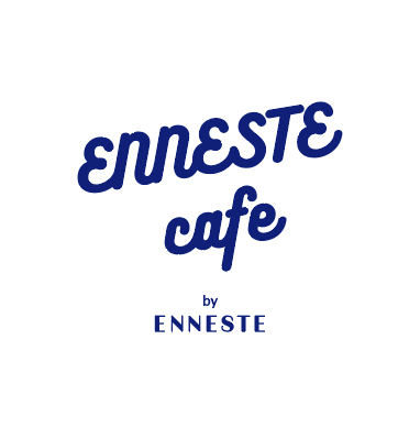 すっきりと店名を変更！「エンネシュテ・カフェ」